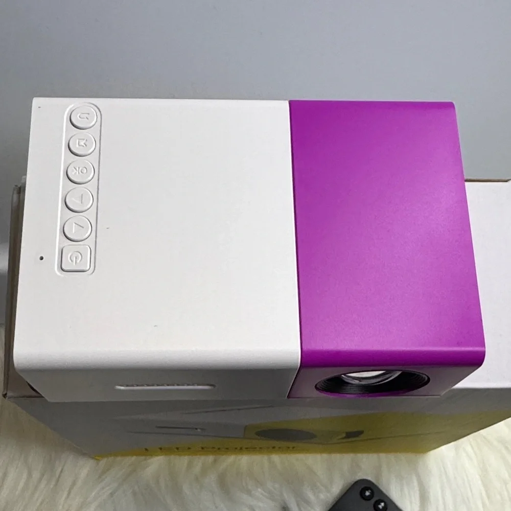 Compact LED Projector - Picture 2 of 5